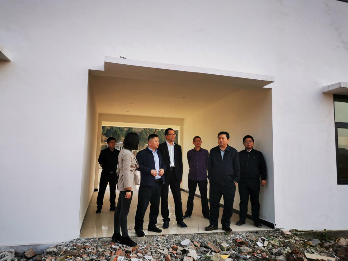 尊龙集团官网集团党委副书记、董事陈日到邓家沟村发展助扶工作