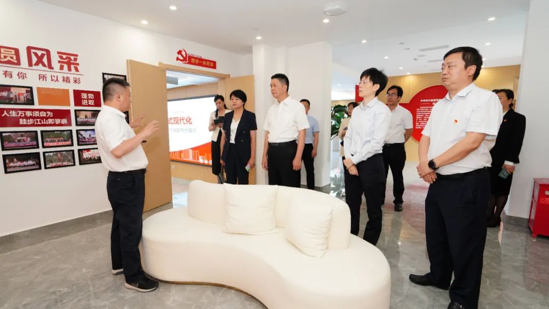 福建省人民当局国有资产监督治理委员会建兴高一行光临尊龙集团官网党５鞑榈餮