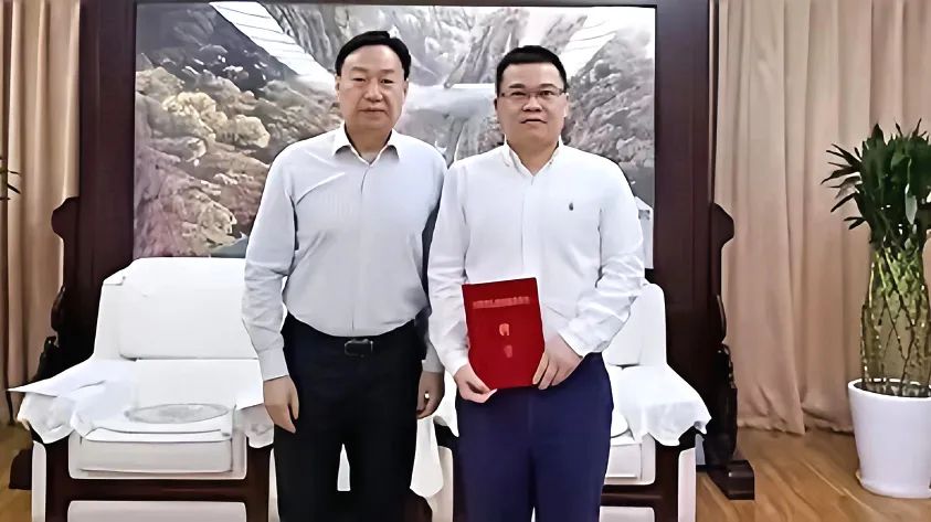 省尊龙集团官网集团辅导受聘省当局参事室特约钻研员