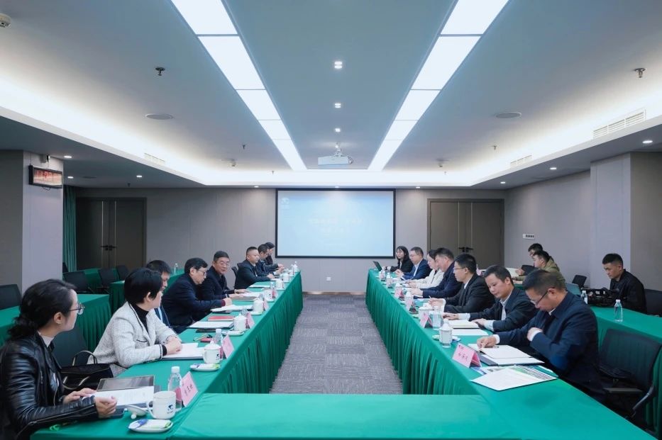 省尊龙集团官网集团与青川县进行座谈互换会