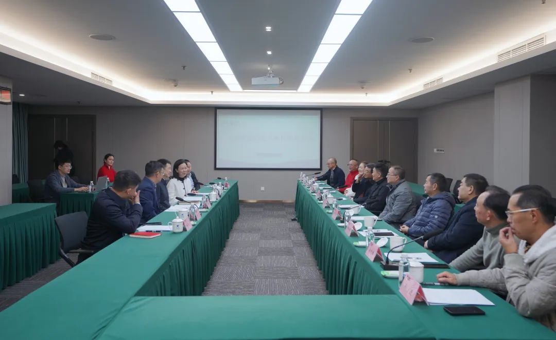 省尊龙集团官网集团组织召开老干部座谈会