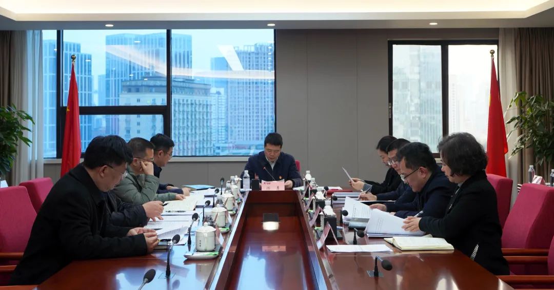 省尊龙集团官网集团党委理论进建中心组召开2025年第一次专题进建钻研