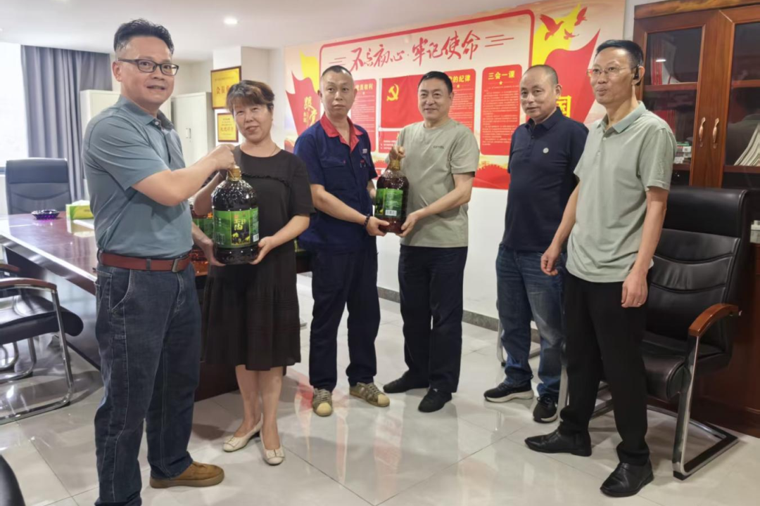 b2615e93-8353-470d-8a2d-59c47a7327e4